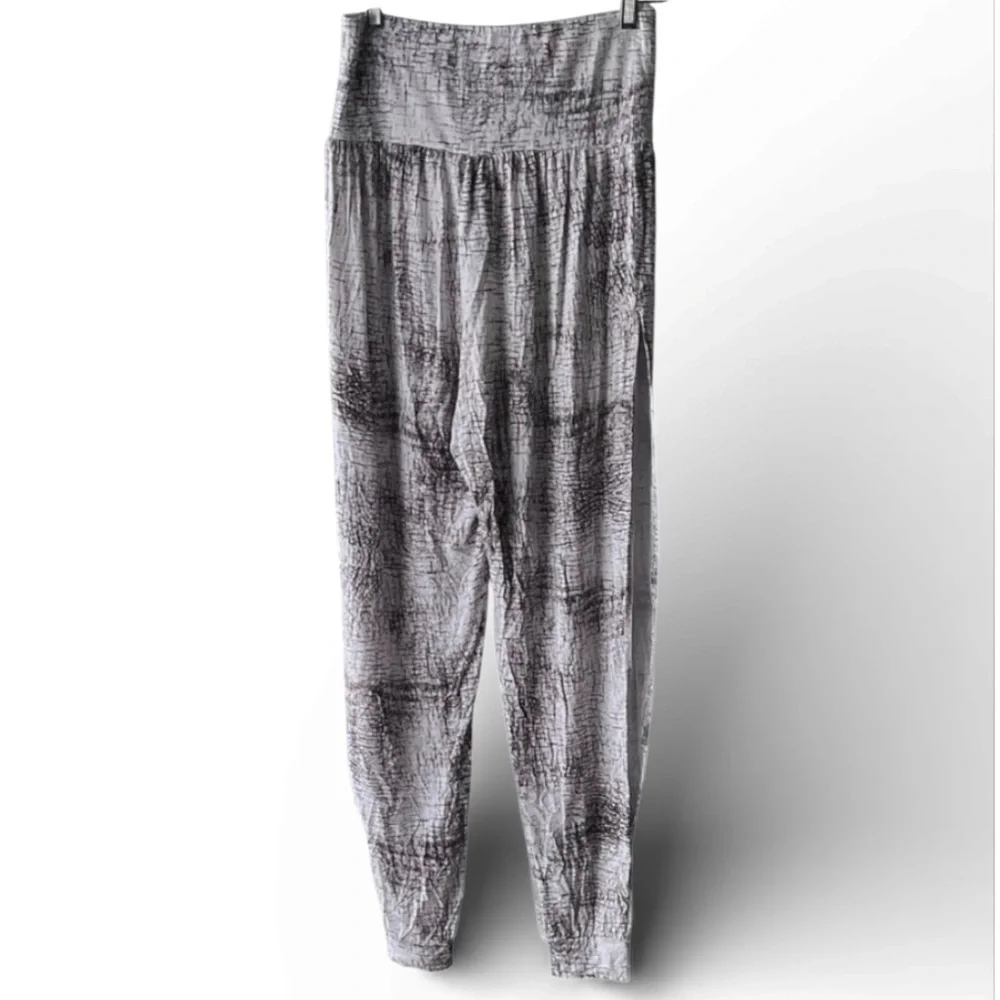 ALO Yoga Intention High Waisted Flowy Side Slit Joggers Size S EUC Athleisure